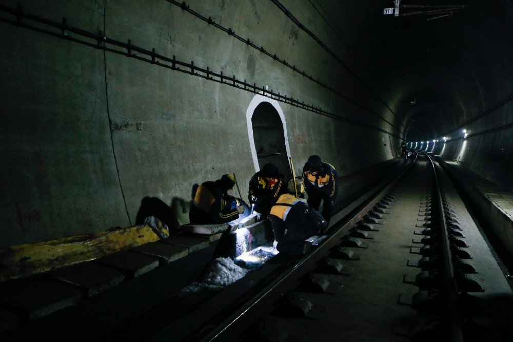 怀集铁路运营隧道病害现状